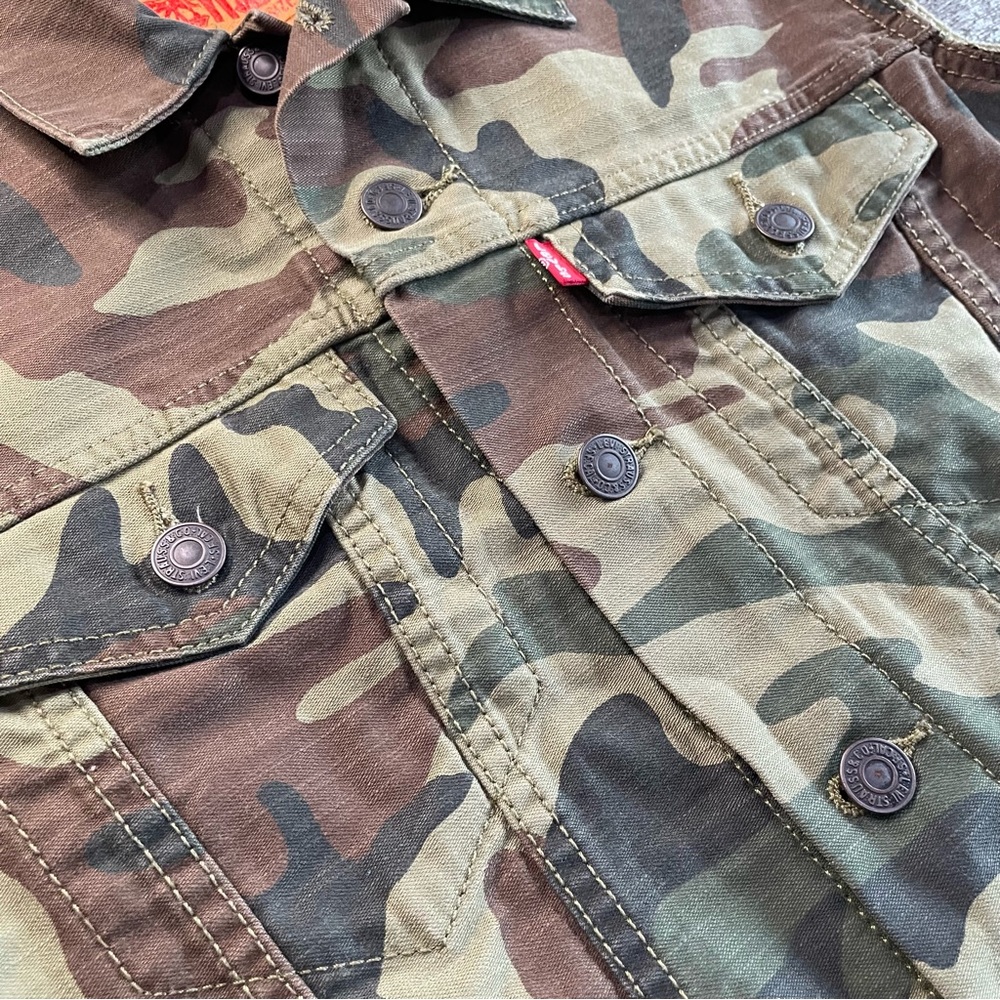 Levi's Women's Camouflage Sleeveless Denim Vest - Green/Brown - Picture 4 of 11